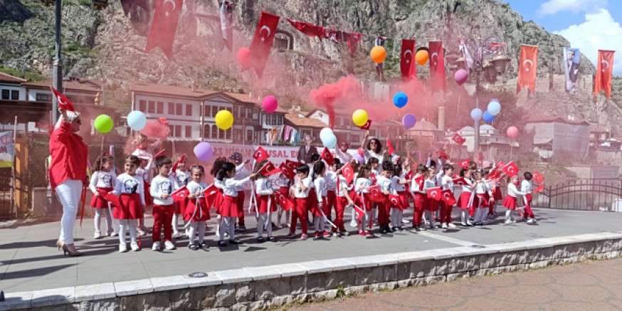 23 Nisan Coşkusu  Gezi Yolu’nda Sürdü