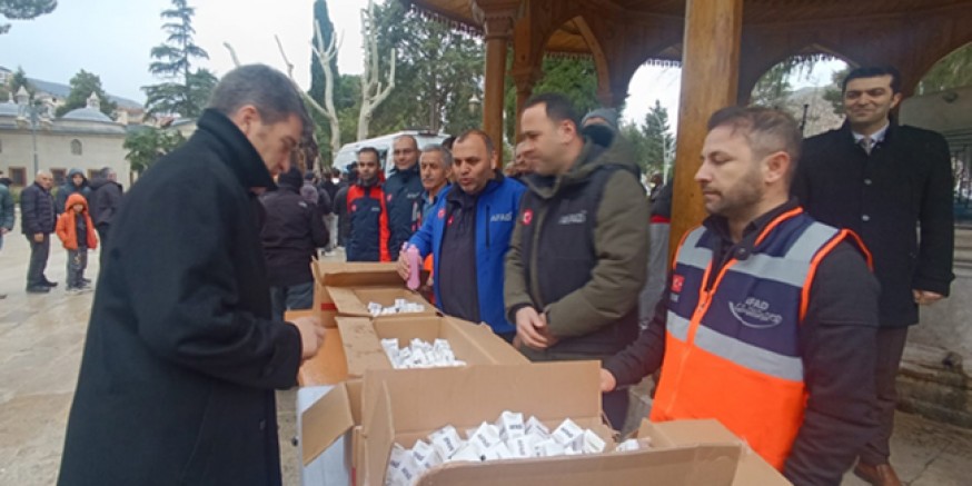 AFAD, 6 Şubat Depremlerinin Yıl Dönümünde Lokum Dağıttı