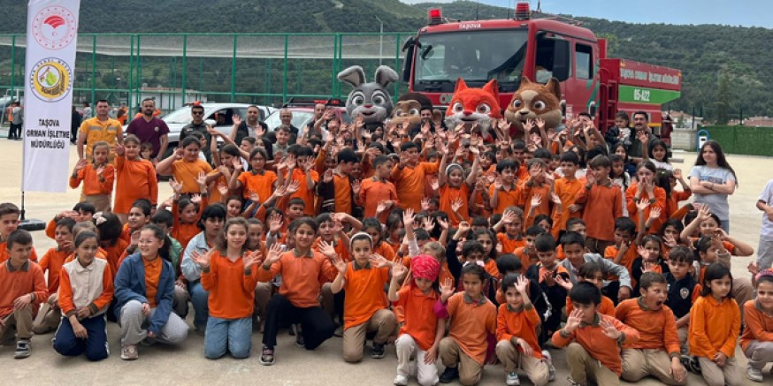Akıllı Tavşan Momo, Taşova’da Miniklerle Buluştu