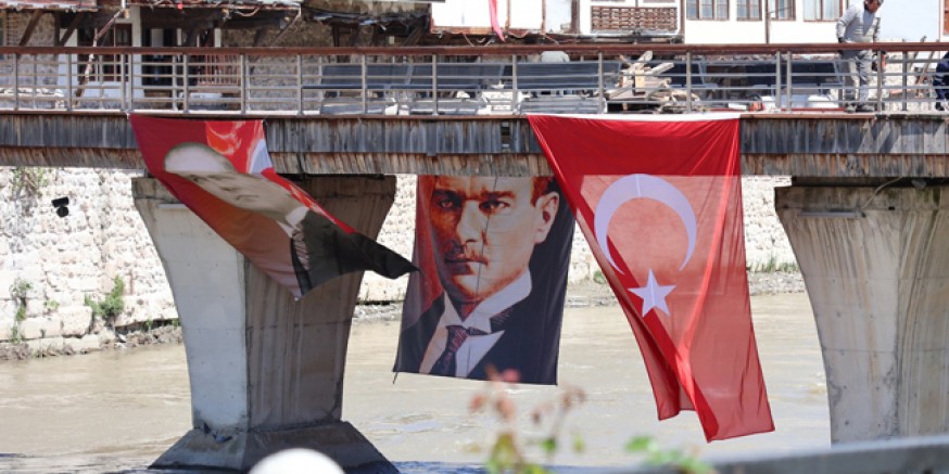 Amasya 23 Nisan’a Hazır: Şehir Bayraklarla Donatıldı