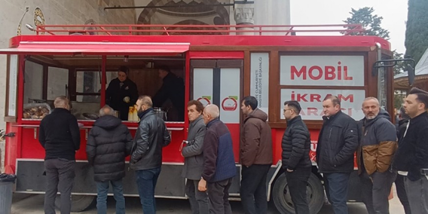 Amasya Belediyesi’nden Cuma Çıkışı Sıcak Çorba İkramı