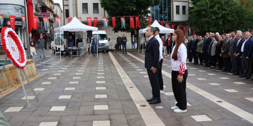 Amasya’da 19 Mayıs Coşkusu Çelenk Töreniyle Başladı