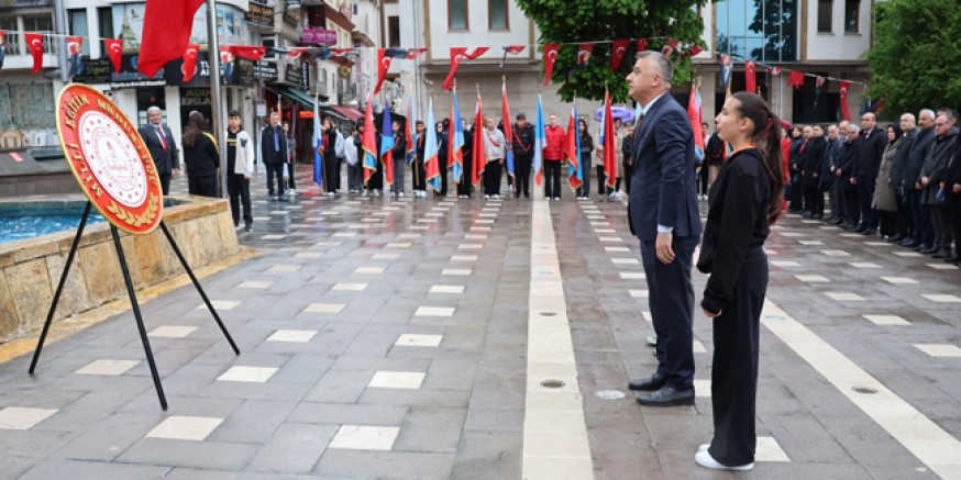 Amasya’da 23 Nisan Kutlamaları Çelenk Sunma Töreni ile Başladı