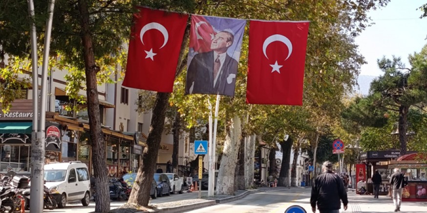Amasya’da Cumhuriyet Bayramı Hazırlıkları: Şehir Kırmızı Beyaza Büründü
