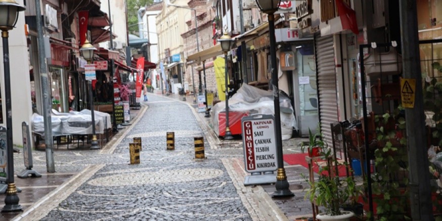 Amasya’da Gün Boyu Etkili Yağışla Sokaklar Boş Kaldı