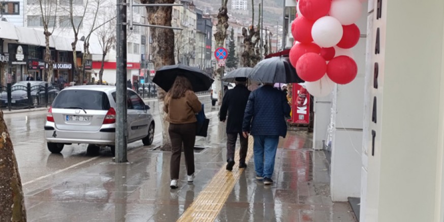 Amasya’da Güneşli Günlerin Ardından Yağmur Geri Döndü