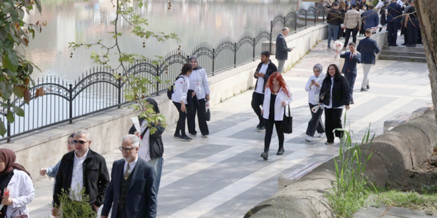 Amasya’da Güneşli Hava Hareketliliği Artırdı