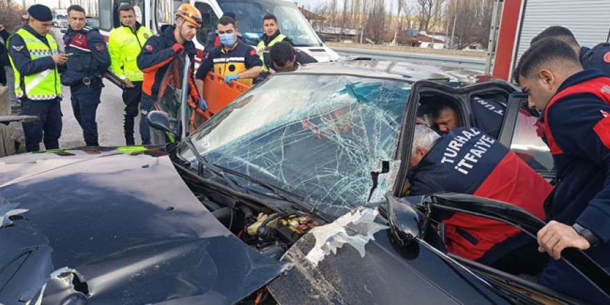 Amasya’da İki Otomobil Çarpıştı: 2 Yaralı