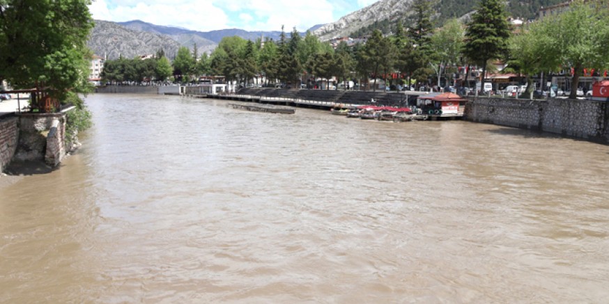 Amasya’da Yağışlar Sonrası Yeşilırmak’ta Su Seviyesi Arttı