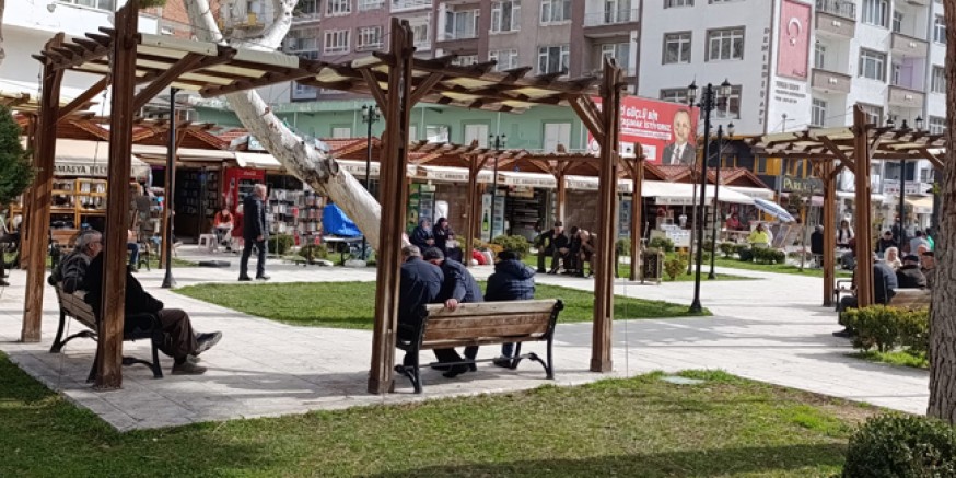 Amasya’da Yalancı Bahar: Güneşi Görenler Sokağa Çıktı