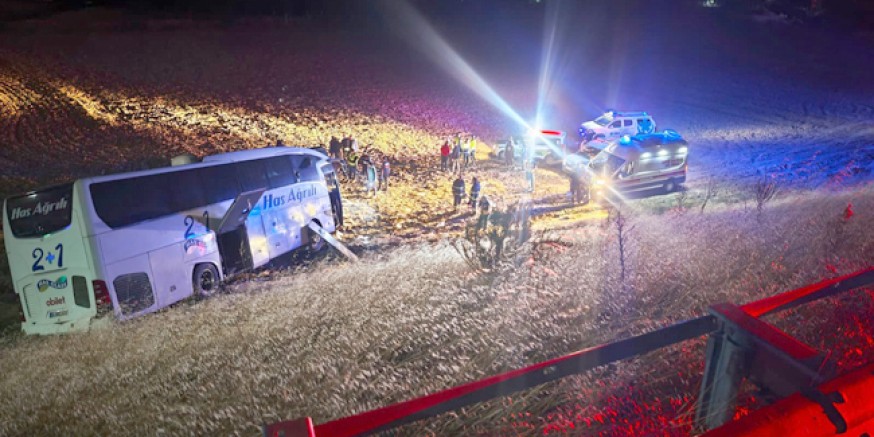 Amasya’da Yolcu Otobüsü Şarampole Uçtu: 2’si Ağır 24 Yaralı