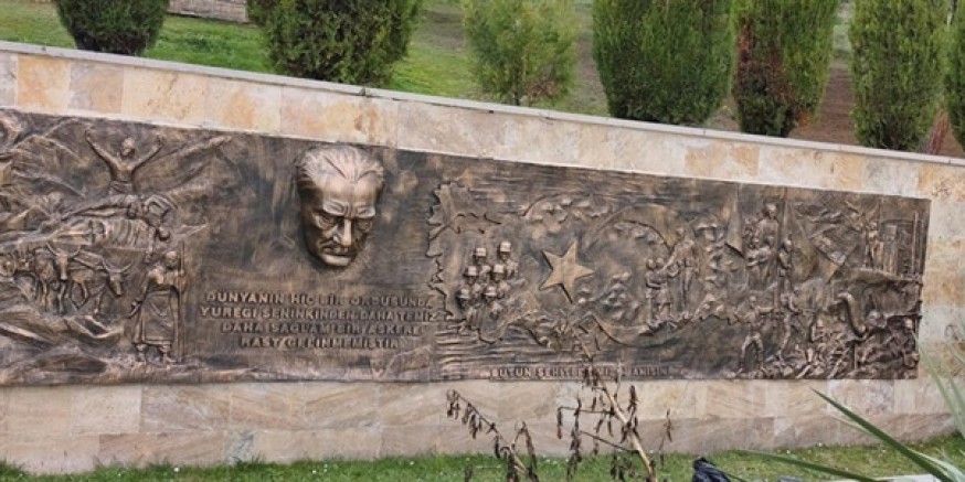 Amasya İl Özel İdaresi Şehitlikte Bakım Çalışmalarını Tamamladı