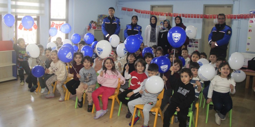 Amasya Polisinden Çocuklar İçin Güvenli Gelecek Projesi