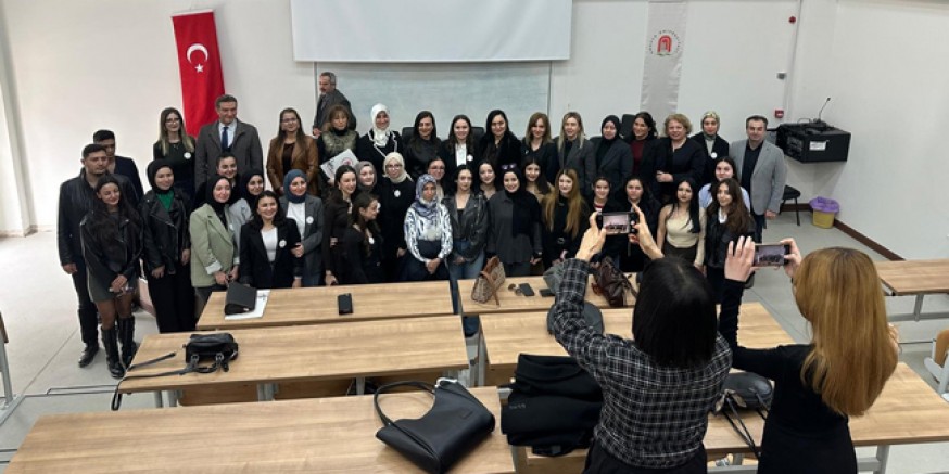 Amasya Üniversitesi’nde Kadın Girişimciliği Paneli Düzenlendi