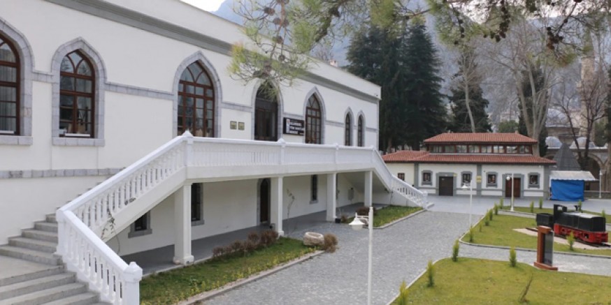 Amasya’ya Yeni Kütüphane Müjdesi: Kılıçarslan Okulu Alanına Yapılacak