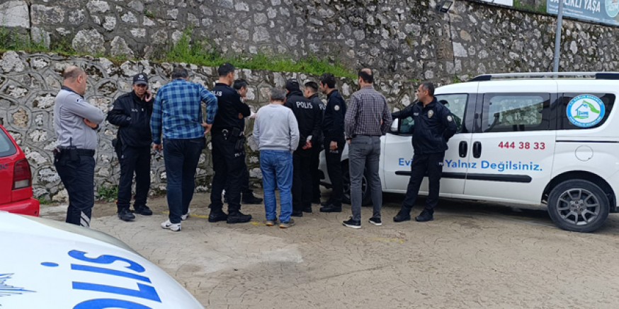 Barışma Teklifine Olumsuz Yanıt Aldı, Kendini Karnından Bıçakladı
