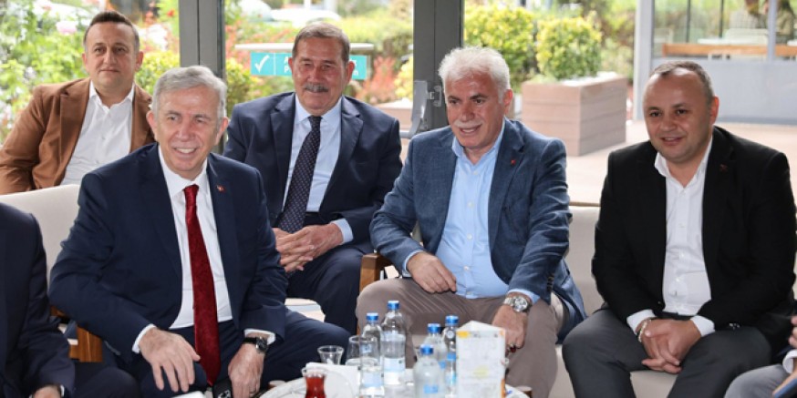 Belediye Başkanı Sevindi, Tarihi  Kentler Birliği Toplantısına Katıldı