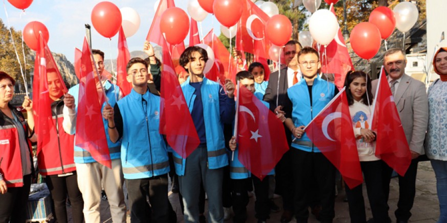 Çocuklar Haklarını Kutladı, Gökyüzü Balonlarla Renklendi