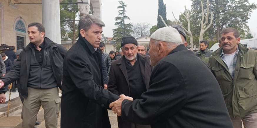 Cuma Namazı Sonrası Vali Bakan Vatandaşlarla Sohbet Etti