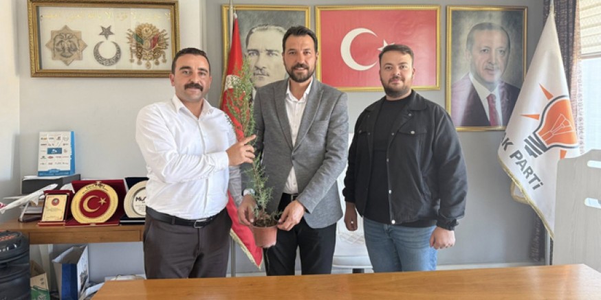 Dernek Başkanı Koçak’tan İlçe Başkanına Fidan Hediyesi