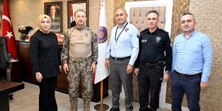 Dolandırıcılığı Önleyen Güvenlik Görevlisine Müdür Saraç’tan Teşekkür Belgesi