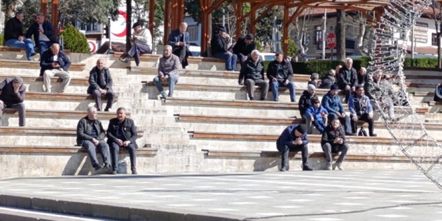 Güneşi Gören Amasyalılar Meydanlara Akın Ediyor