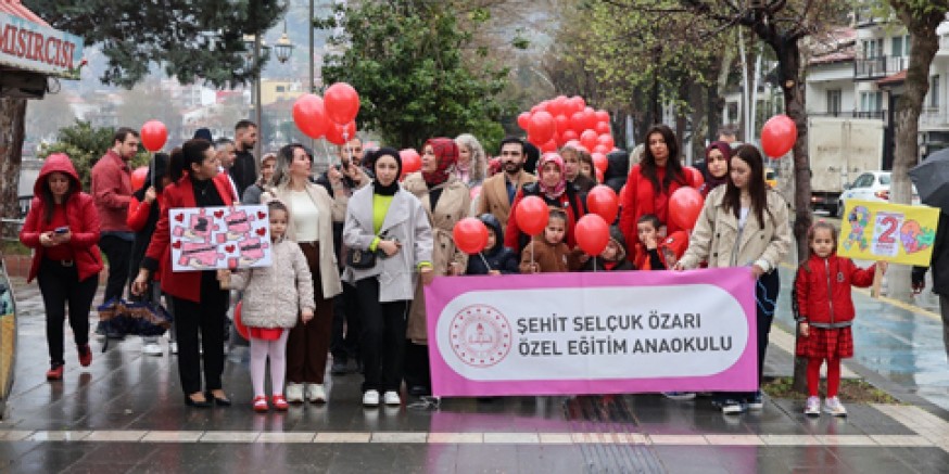 “Her Çocuk Özeldir” Mesajı  Balonlarla Gökyüzüne Yükseldi