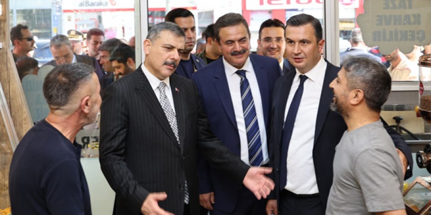 İçişleri Bakanı Çiftçi Esnafı Ziyaret Etti