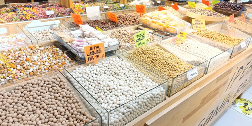 İpek Kuruyemiş, Zengin Ürün Yelpazesiyle Hizmet Veriyor