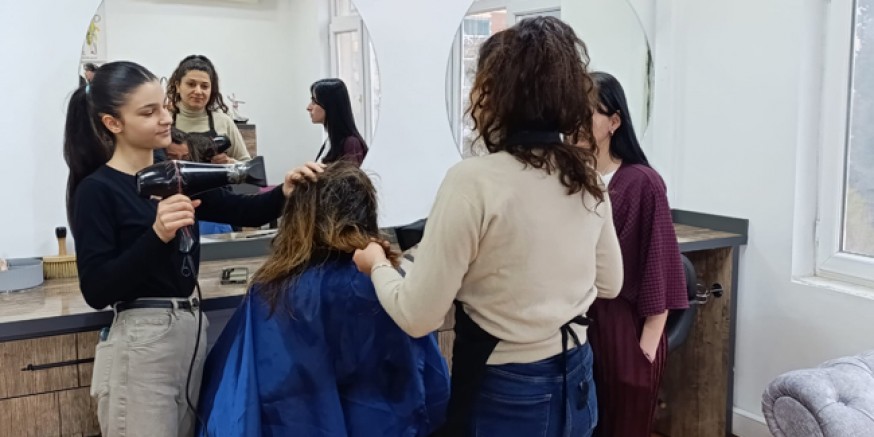 Irmak Kuaför Yeni Yerinde Müşterilerini Bekliyor