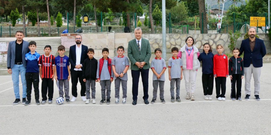 Katipoğlu’ndan Büyük Kızılca İlk-Ortaokuluna Ziyaret