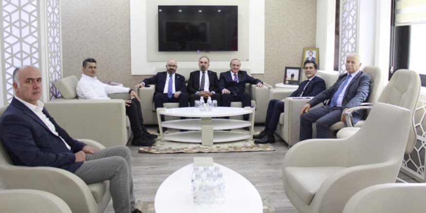 Kavuncu ve Beraberindeki Heyetten  ATSO Başkanı Kırlangıç'a Ziyaret