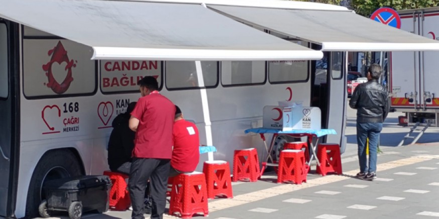 Kızılay Meydanda Vatandaşlarla Buluştu