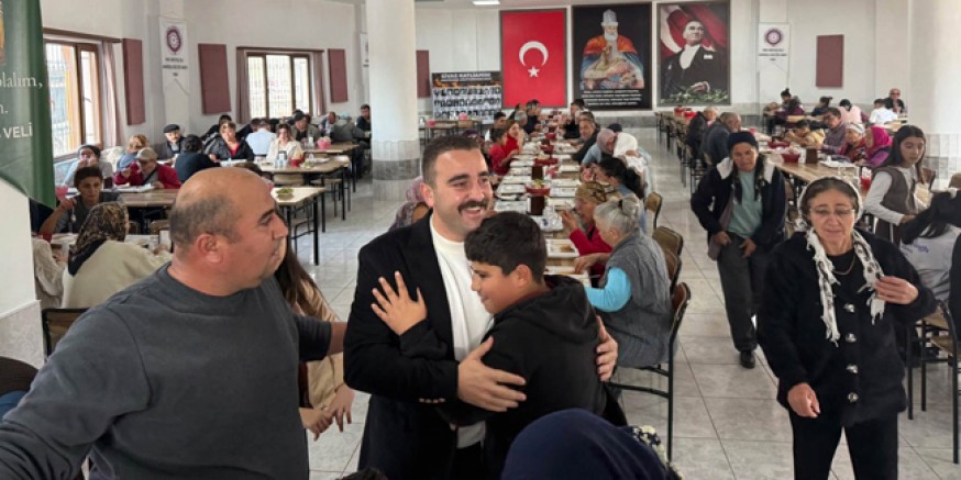 Merzifon Gençleri Şükür Kurbanı Lokmasını Paylaştı