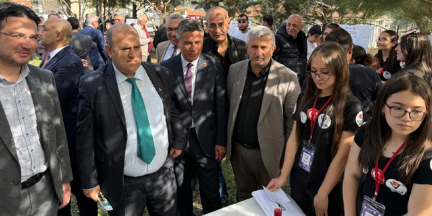 MHP Amasya İl Teşkilatı Öğrencilerin Bilim Fuarına Katıldı