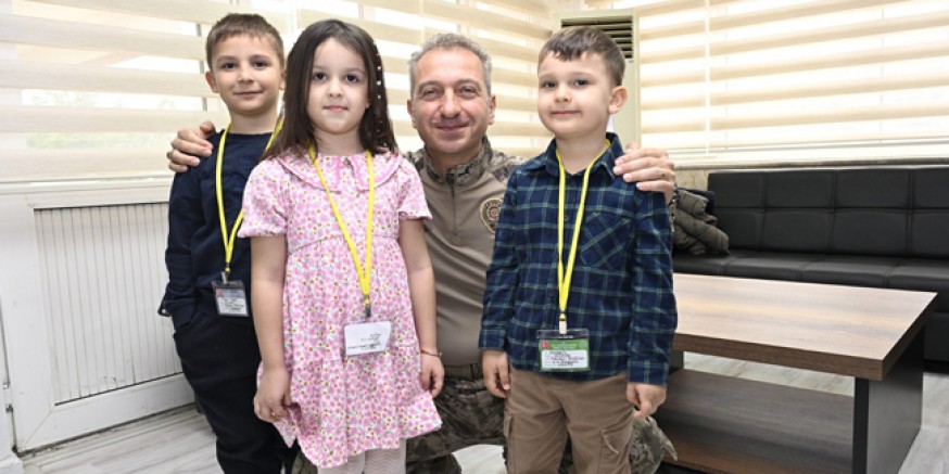 Minik Öğrenciler Polis Haftasını  Emniyet Müdürlüğünde Kutladı