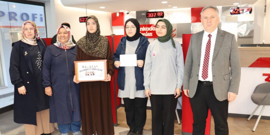 Öğrenciler Harçlıklarını Kadir  Gecesi İftarı İçin Bağışladı