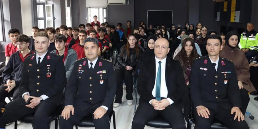 Öğrencilere Jandarma ve Sahil Güvenlik Akademisi Anlatıldı