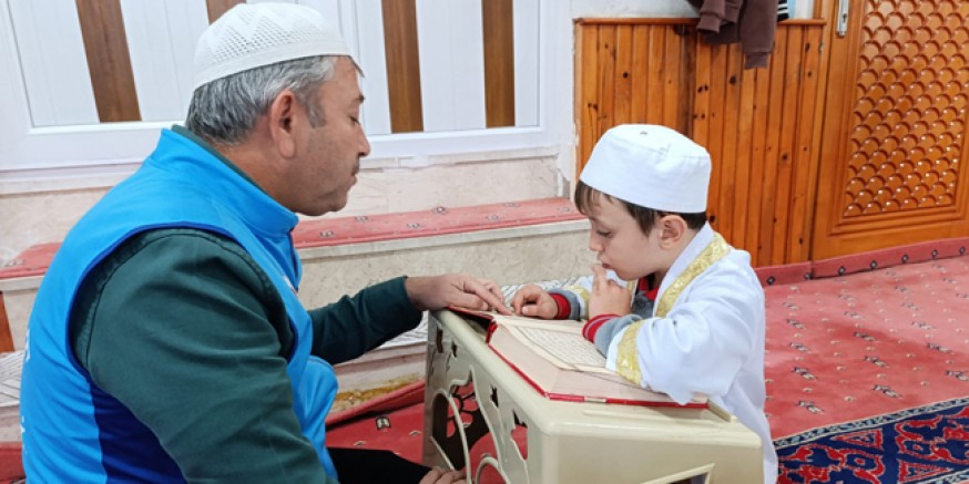 Otizmli Asilhan’ın Hayali Kabe’de Kur’an Okumak