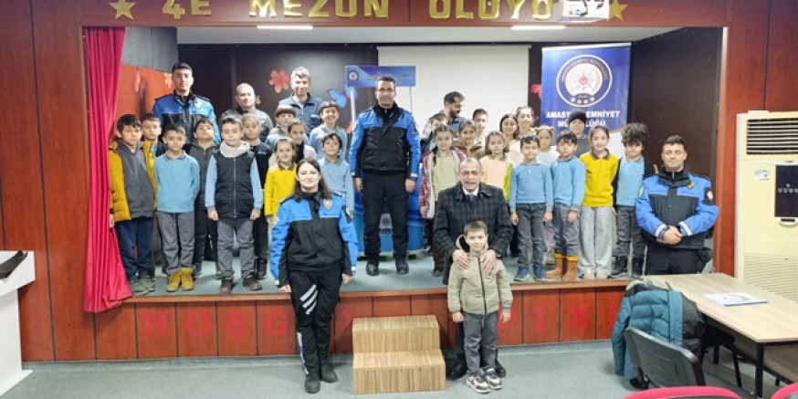 Polislerden Miniklere Siber Güvenlik Eğitimi