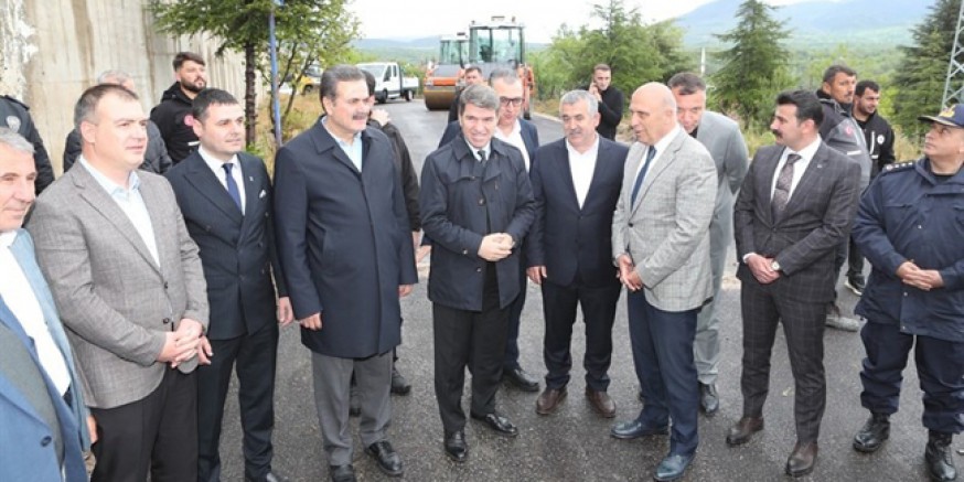 Protokol Üyeleri Hamamözü’nde Asfalt Çalışmalarını İnceledi