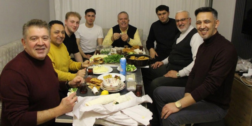 Rektör Turabi’den Amasya Üniversiteli Öğrencilere Sahur Sürprizi