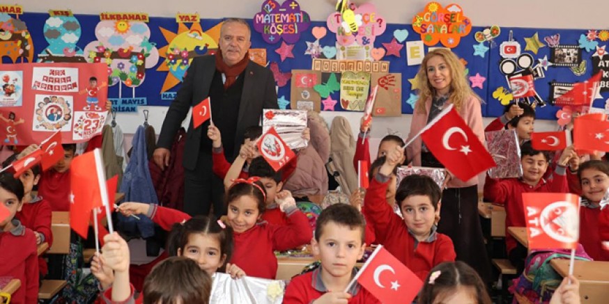 Rektör Turabi, Minik Öğrencilerin 23 Nisan Coşkusunu Paylaştı