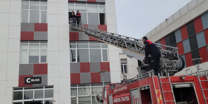 Suluova Meslek Yüksek Okulunda Deprem Tatbikatı Gerçekleştirildi