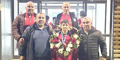 14 Yaşındaki Balkan İkincisi Memleketi Amasya’da Şampiyon Gibi Karşılandı