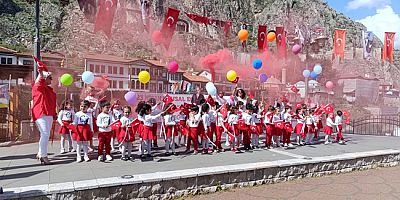 23 Nisan Coşkusu  Gezi Yolu’nda Sürdü