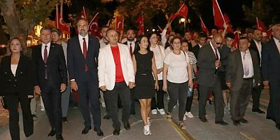 30 Ağustos Amasya’da Fener Alayı ve Türkülerle Kutlandı
