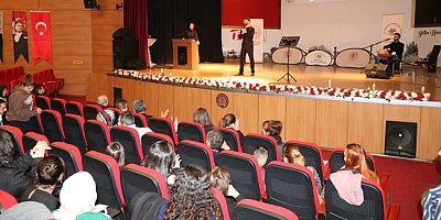 7 Şair, 7 Şiir ve Türküler Etkinliği Düzenlendi