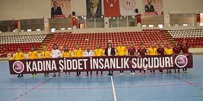 A Milli Hokey Kadın Takımı “Kadına Şiddet İnsanlık Suçudur” Dedi