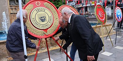 ADD Atatürk Anıtı’na 23 Nisan Çelengi Sundu